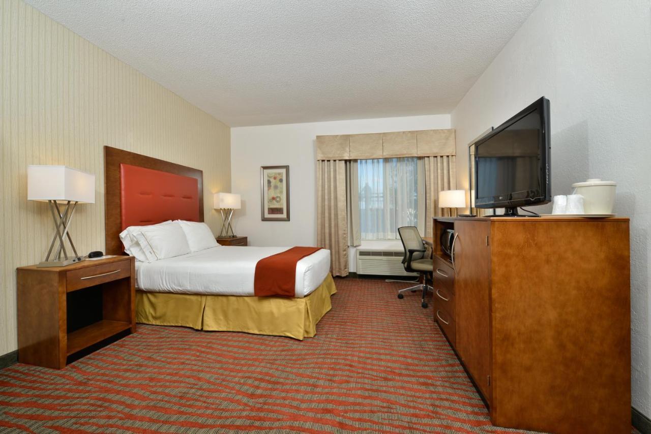 Holiday Inn Express Boston-Milford By Ihg Eksteriør billede