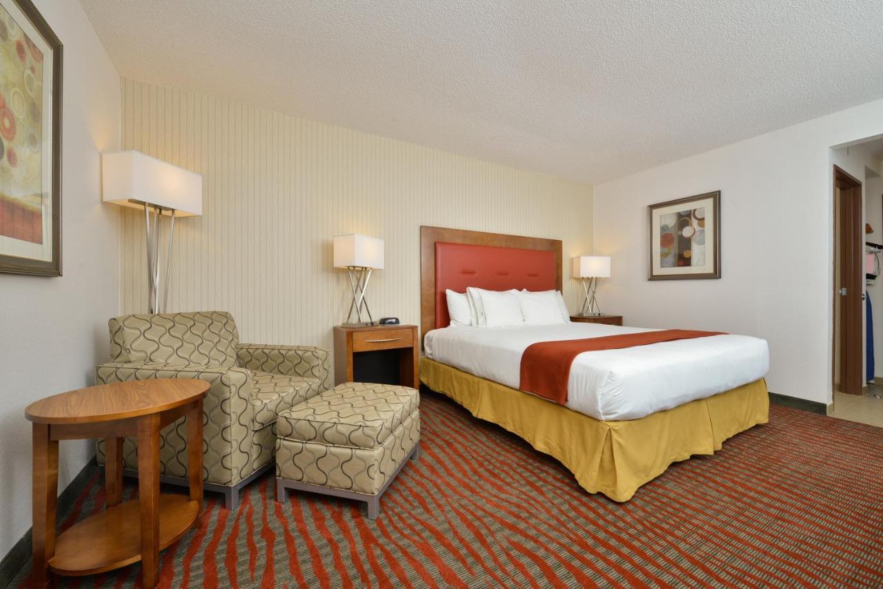 Holiday Inn Express Boston-Milford By Ihg Eksteriør billede