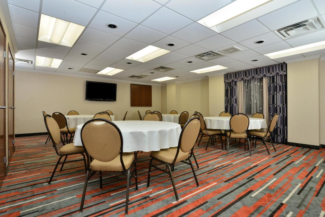 Holiday Inn Express Boston-Milford By Ihg Eksteriør billede