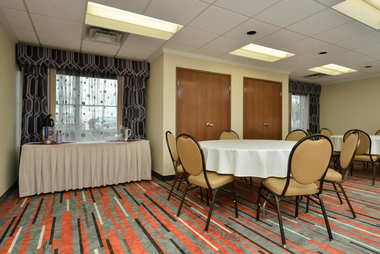Holiday Inn Express Boston-Milford By Ihg Eksteriør billede