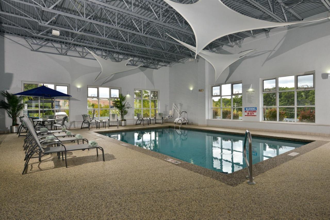 Holiday Inn Express Boston-Milford By Ihg Eksteriør billede