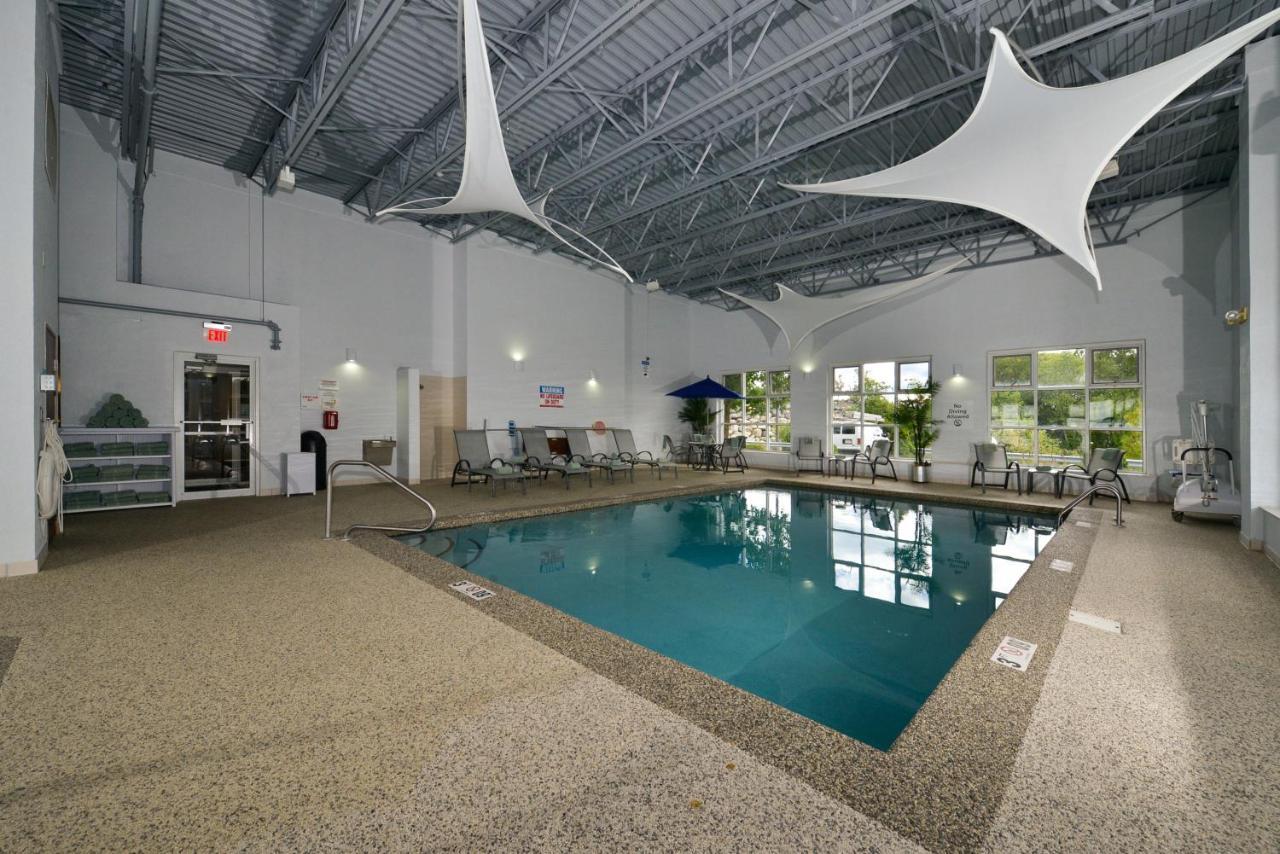 Holiday Inn Express Boston-Milford By Ihg Eksteriør billede