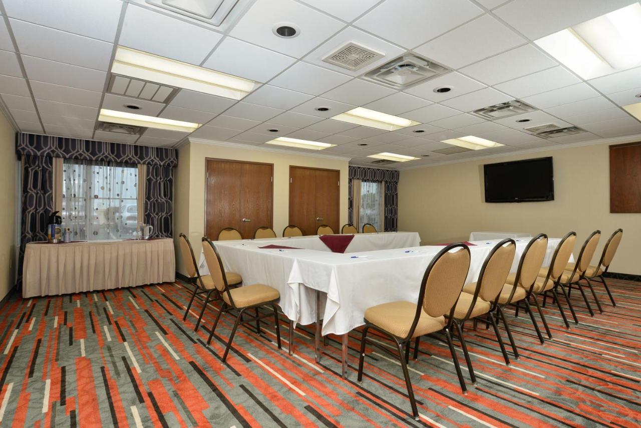 Holiday Inn Express Boston-Milford By Ihg Eksteriør billede