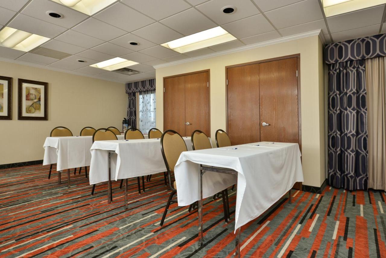 Holiday Inn Express Boston-Milford By Ihg Eksteriør billede