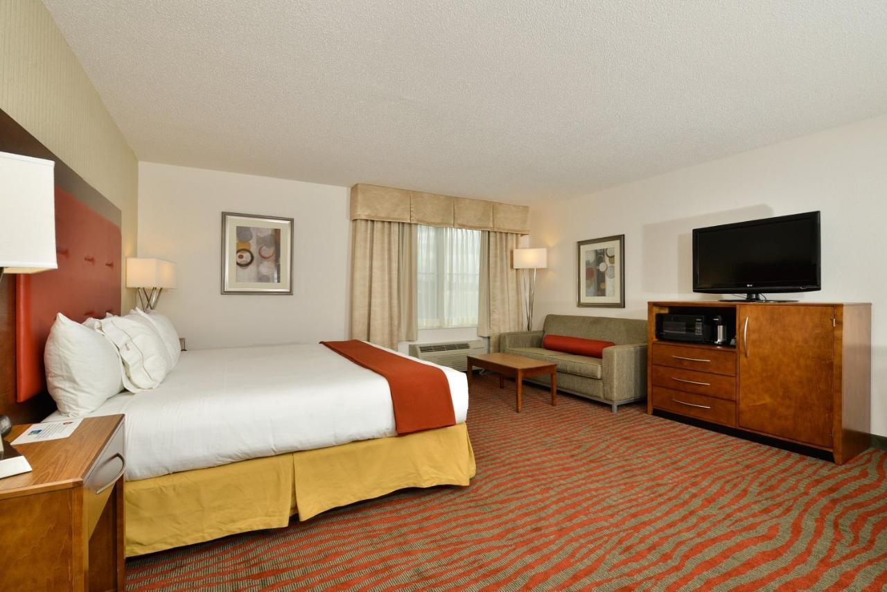 Holiday Inn Express Boston-Milford By Ihg Eksteriør billede