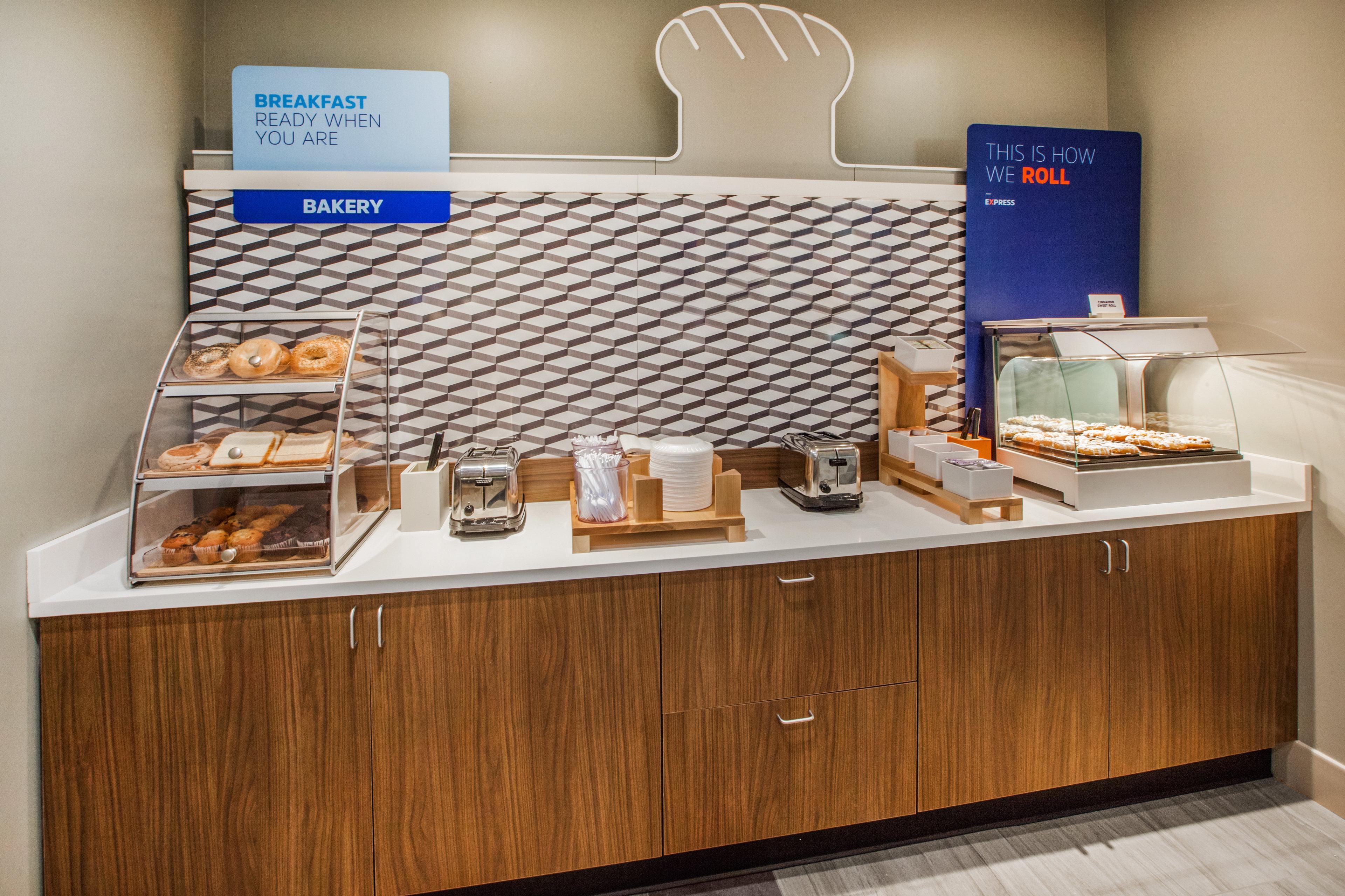 Holiday Inn Express Boston-Milford By Ihg Eksteriør billede
