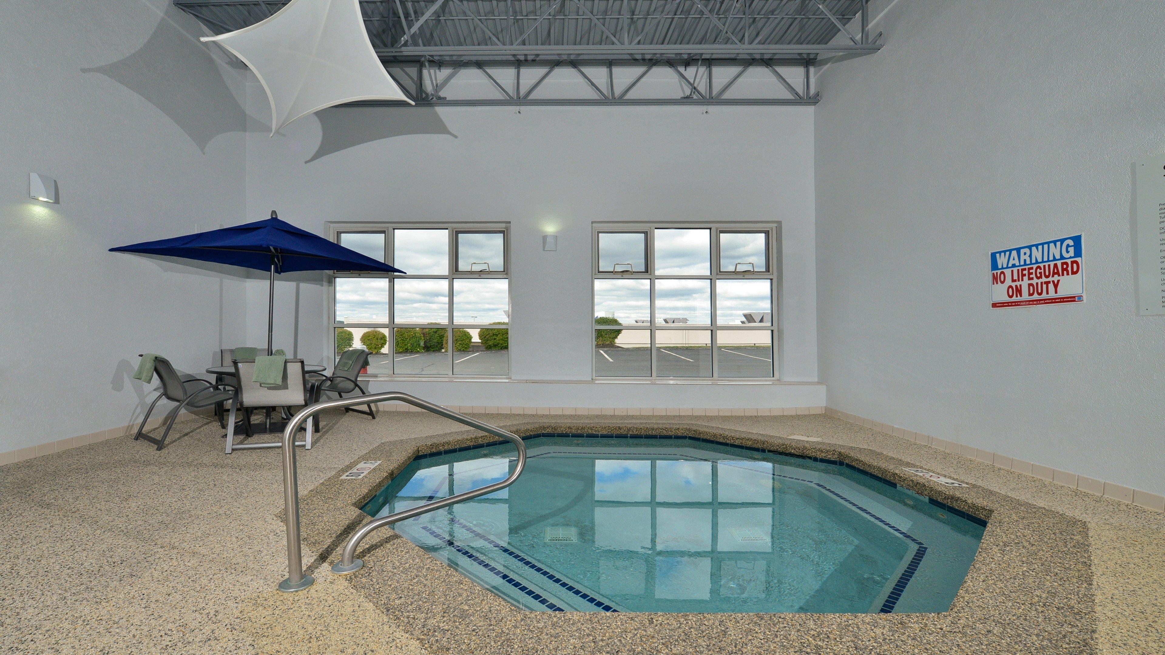 Holiday Inn Express Boston-Milford By Ihg Eksteriør billede