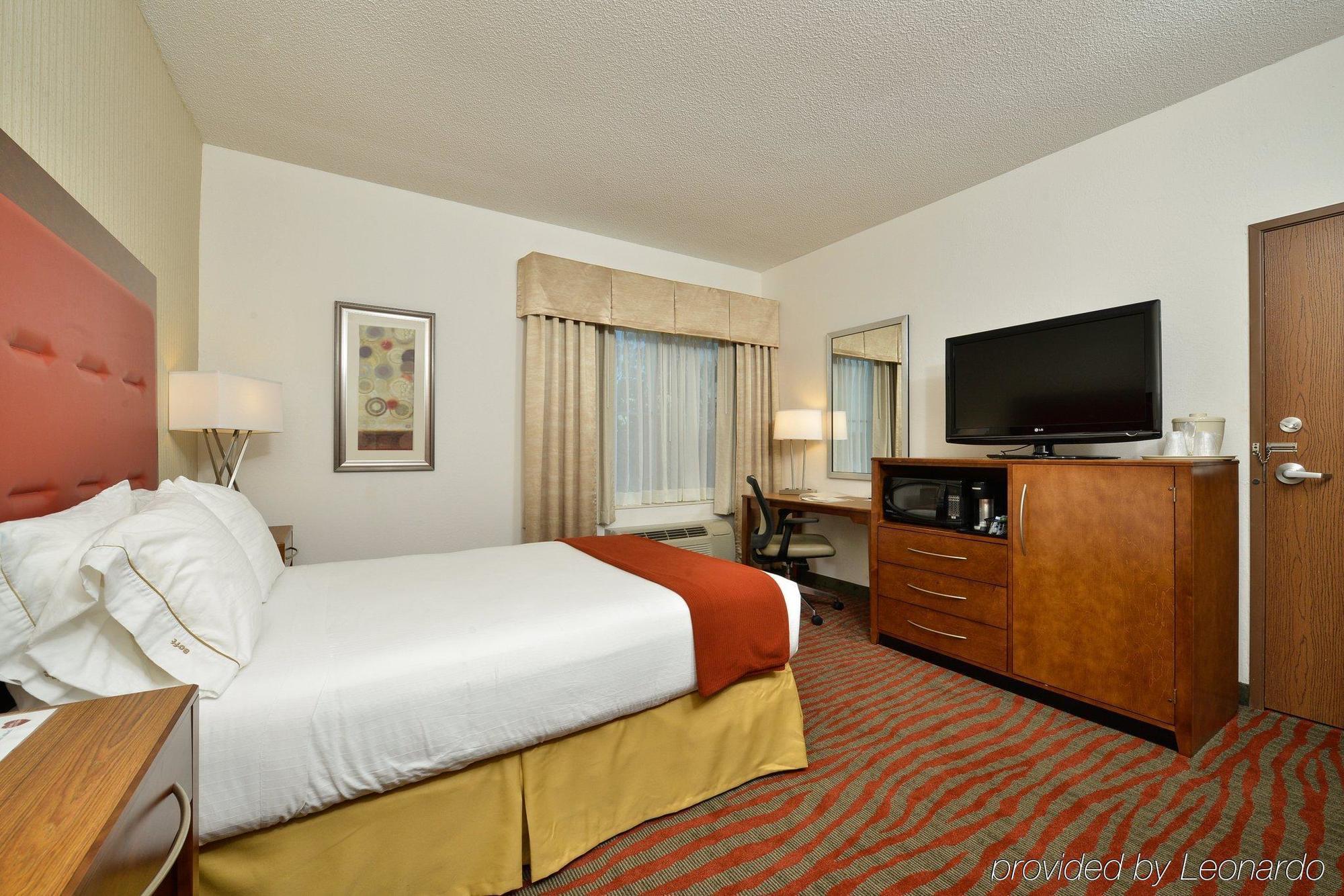 Holiday Inn Express Boston-Milford By Ihg Eksteriør billede